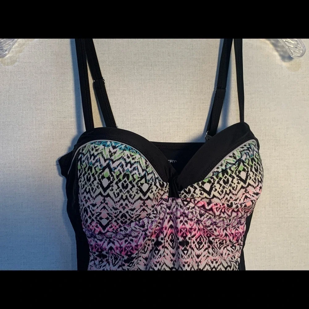 FREE COUNTRY Women's Size S (4-6) Black/Multi-color Print Swimsuit Tankini Top